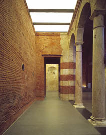 Lichtdecke im Seitenschiff